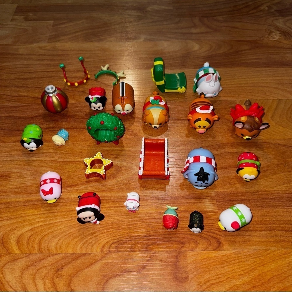 Disney Vinyl Tsum Tsum Large Assorted Lot Mostly Holiday Christmas Tsum Tsums